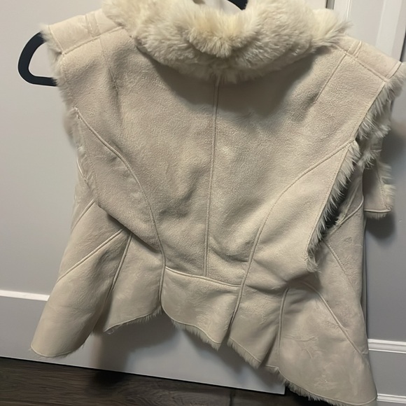BEBE faux fur vest - Picture 3 of 4